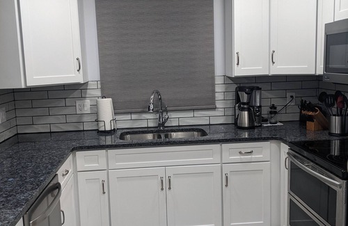 Howard House | Remodeled Handicap Access 3-Bedroom, Off I80 exit 158