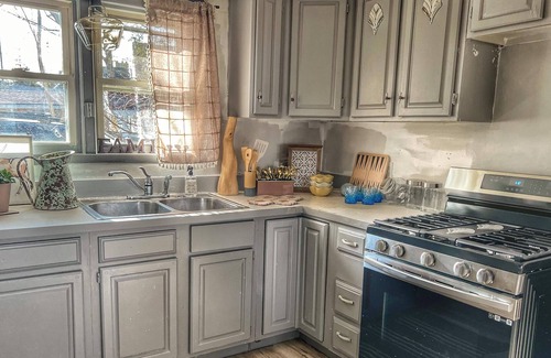 Lake Orion House | Remodeled Historical Cottage w/ Firepit, Close to Lake and Hiking Trails