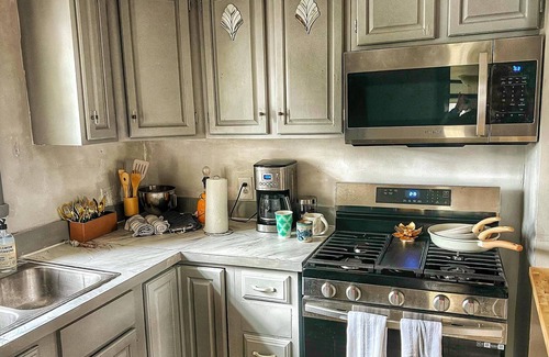 Lake Orion House | Remodeled Historical Cottage w/ Firepit, Close to Lake and Hiking Trails