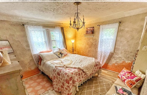 Lake Orion House | Remodeled Historical Cottage w/ Firepit, Close to Lake and Hiking Trails