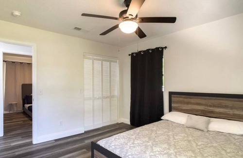 Milton House | Remodeled historical cottage w/firepit, super close to great beaches.