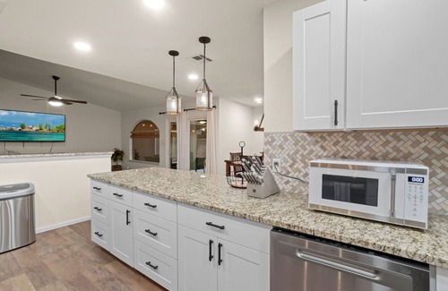 Las Cruces House | Remodeled home w/pool and centrally located!