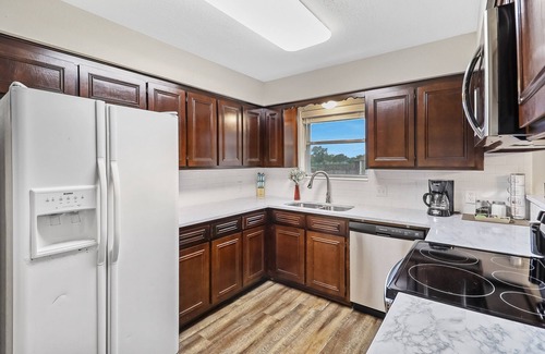 Saginaw House | Remodeled house 3BR/2BA Sleeps 10, self-check in