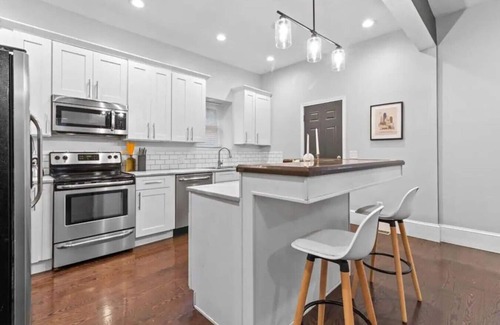 Hanover Place House | Remodeled in Midtown - Hot Tub by Plaza & Downtown