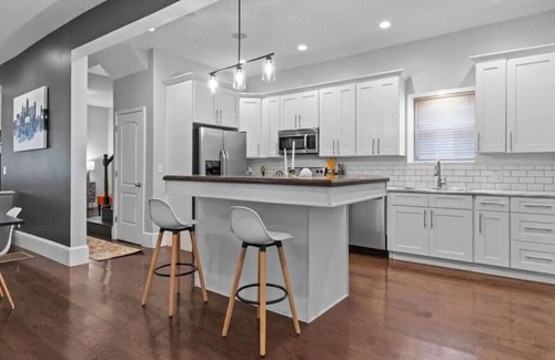 Hanover Place House | Remodeled in Midtown - Hot Tub by Plaza & Downtown