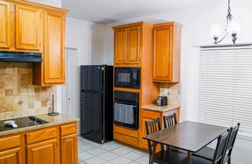 Lewisville House | Remodeled luxury with Proximity