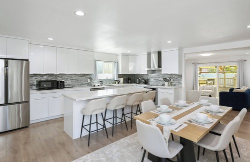 Fountain Valley House | Remodeled Modern Home Close to Disney/Beach