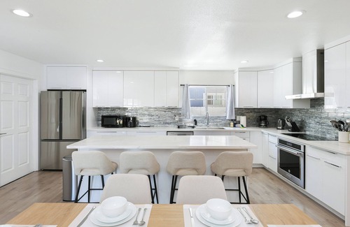 Fountain Valley House | Remodeled Modern Home Close to Disney/Beach