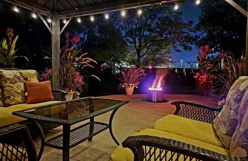 Southwyck House | Remodeled modern & loaded, firepit, kid friendly