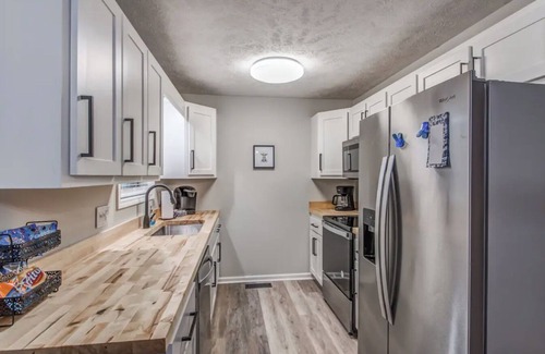 Jackson House | Remodeled N. Jackson Home w/Shuffleboard, sleeps 6