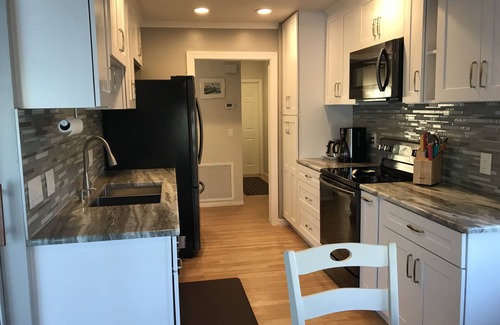 Englewood House | Remodeled Serene Lake Front Heated Pool House-3Bd/2Ba/LR/Kit-1.5 Miles to Beach!