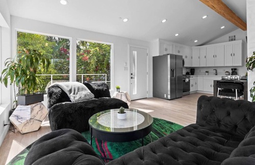 Los Feliz House | Remodeled Silverlake Hilltop Home w/Endless Views