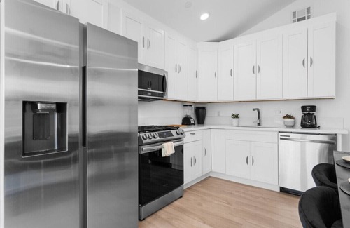 Los Feliz House | Remodeled Silverlake Hilltop Home w/Endless Views