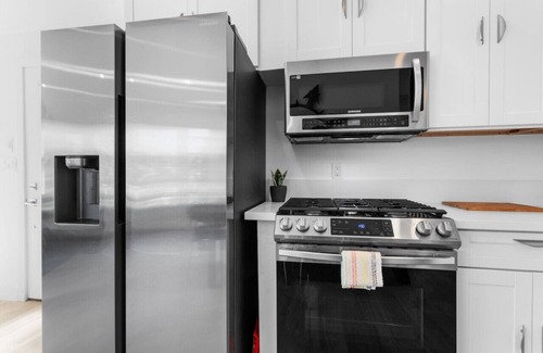 Los Feliz House | Remodeled Silverlake Hilltop Home w/Endless Views