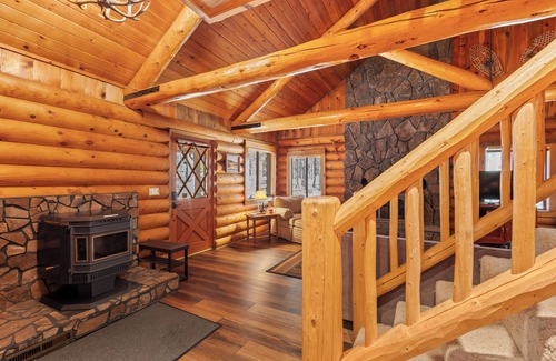 Sisters Cabin | Remodeled Sisters Cabin - HOT TUB - Dog Friendly!