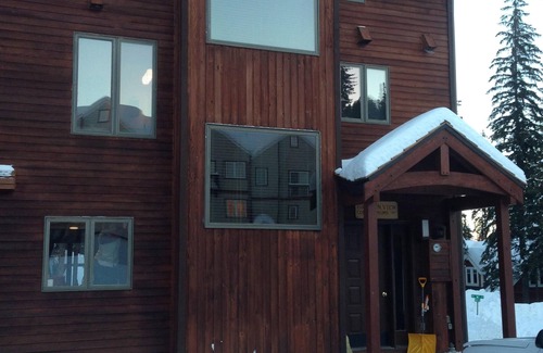 Whitefish House | Remodeled, Ski-in/Ski-out Family Friendly Condo, 4 bedrooms & 4.5 baths, hot tub