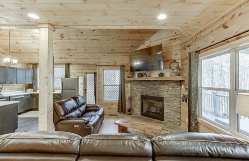 Helen Cabin | Remodeled Spacious Cabin Near Helen, Georgia