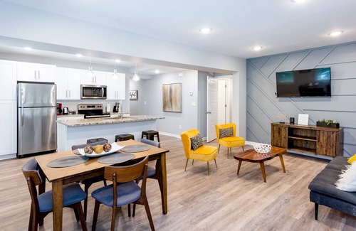 Buford Highway Cottage | Remodeled & Spacious. With Two Private En-suite Rooms