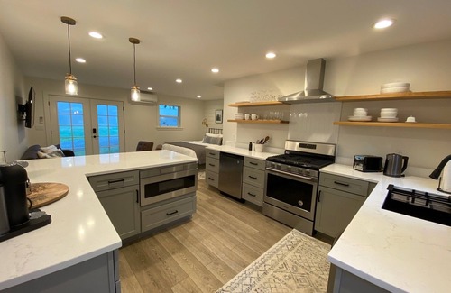 Fall City Cottage | Remodeled Studio Cottage! Walk to Lake and Hiking Trails