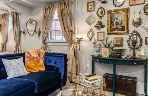 East Central Apartment | Remodeled studio -blocks from U of U - 45 min to Ski hills