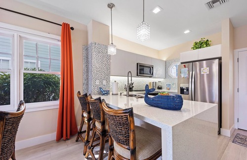 Marathon House | ★Remodeled tropical delight townhome★private plunge pool close to fun activities