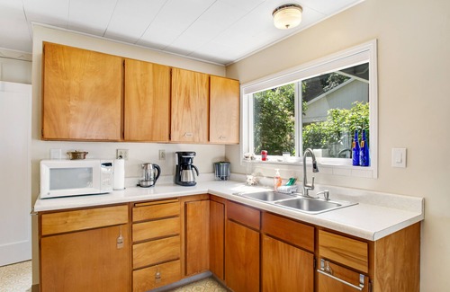 Camano Island House | Remodeled waterfront beauty with fast Wifi, sweeping views & beach access