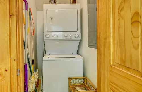 Hiawassee Cabin | Remote dog-friendly cabin w/ private hot tub, mountain views, and gas fireplace