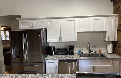 New Albany Cabin | Remote Feel, Close to the City!nn