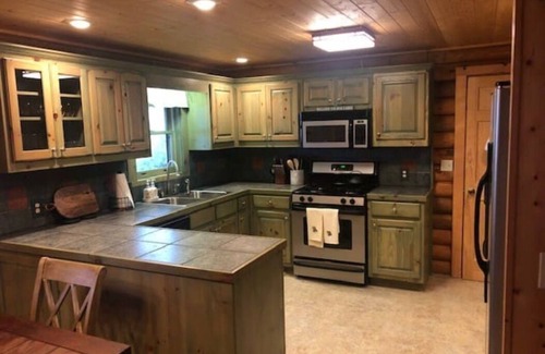 Glenville House | Remote Rustic Cabin with amazing mountain views