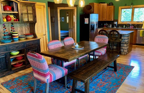 Pleasant Park Corridor Cabin | Remote Work Retreat - Mountain Lodge with Fast Starlink WiFi