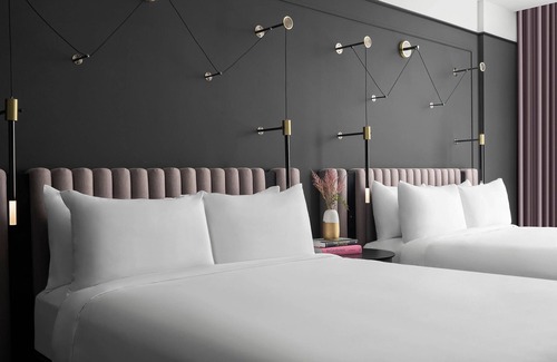 Wauwatosa Hotel | Renaissance Milwaukee West Hotel