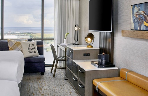 Central Business District Hotel | Renaissance Mobile Riverview Plaza Hotel