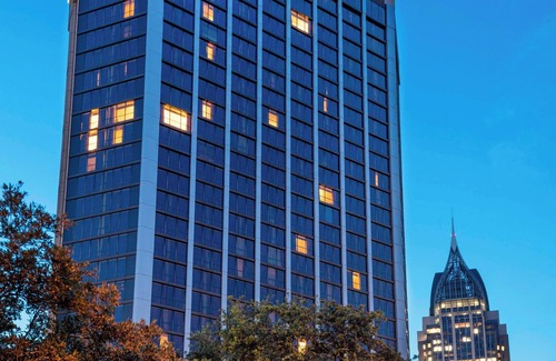 Central Business District Hotel | Renaissance Mobile Riverview Plaza Hotel