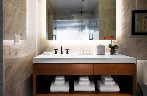Garment District Hotel | Renaissance New York Midtown Hotel