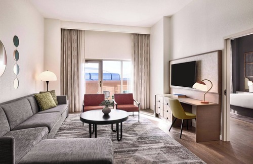 Glendale Sports and Entertainment District Hotel | Renaissance® Phoenix Glendale Hotel & Conference Center