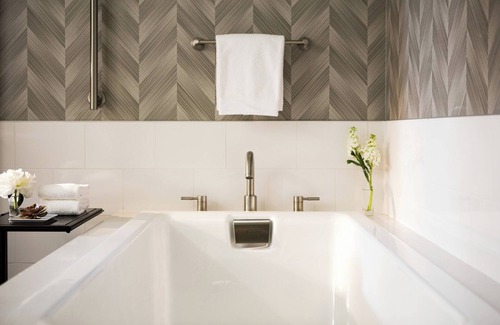 Central Oklahoma City Hotel | Renaissance Waterford Oklahoma City Hotel