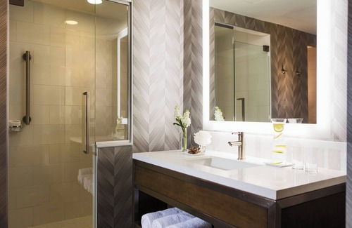 Central Oklahoma City Hotel | Renaissance Waterford Oklahoma City Hotel