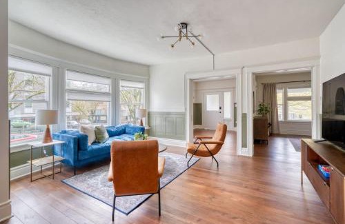 Belmont Apartment | Renewed Classic 2BR - 95 WalkScore