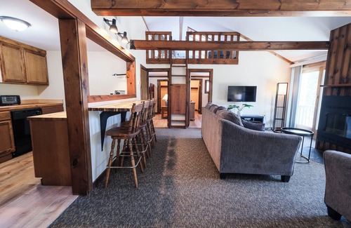 Bolton Landing Cottage | Reno done! Bolton Blue, Walk to Beach