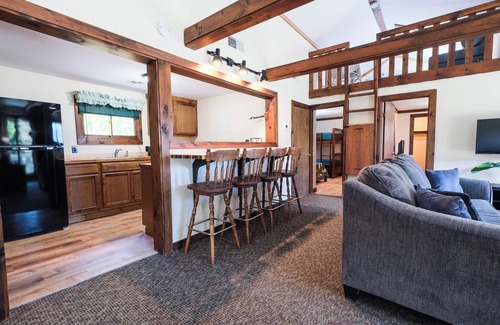 Bolton Landing Cottage | Reno done! Bolton Blue, Walk to Beach