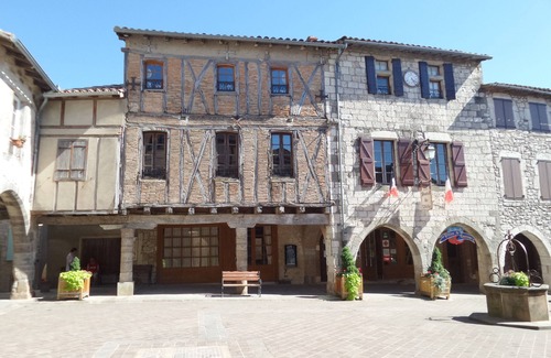 Castelnau-de-Montmiral Apartment | Renovated studio in medieval village