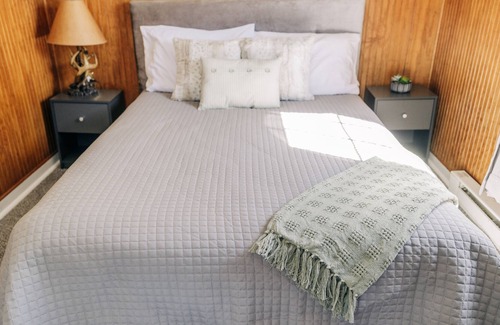Gaines Cabin | Renovated 1-Bed Mountain Cabin