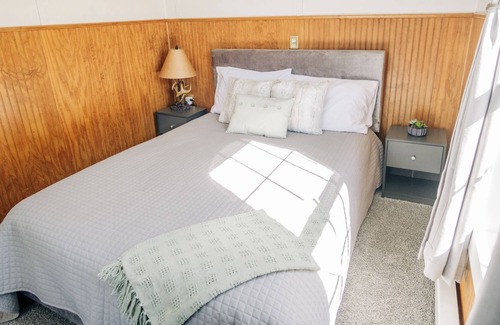 Gaines Cabin | Renovated 1-Bed Mountain Cabin