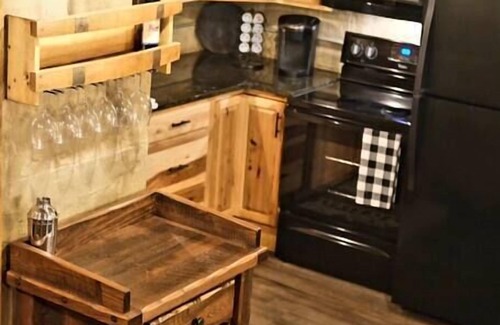 Tippecanoe House | Renovated 1800s Pioneer Cottage
