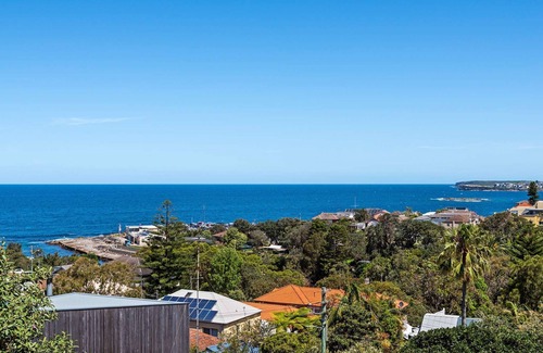 Clovelly Apartment | Renovated 1BR apartment with water views close to Clovelly Beach
