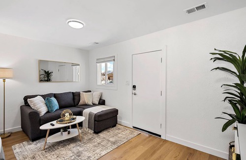 East Old Golden Rd Apartment | Renovated 2/1 in Golden Close to I-70/Foothills