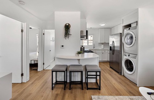 East Old Golden Rd Apartment | Renovated 2/1 in Golden Close to I-70/Foothills