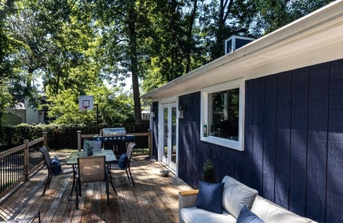 St. Matthews House | Renovated 2-BD house with WiFi, AC in Louisville