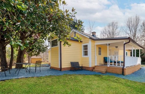 Waxhaw House | Renovated (2 for 1) Mellow Yellow near DT Waxhaw