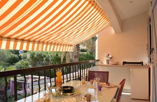 Sainte-Maxime Apartment | Renovated 2-Room Cabin Apt, Sleeps 4, 200m from Beach, A/C, WiFi, Parking